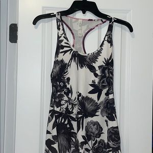 Lululemon Razorback Shirt Size: 8